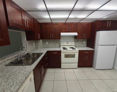 8720 Shadow Wood Boulevard - Photo Thumbnail 2