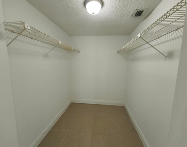 8720 Shadow Wood Boulevard - Photo Thumbnail 5