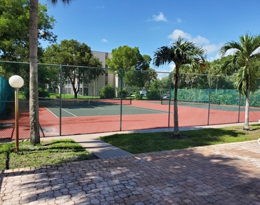 8720 Shadow Wood Boulevard - Photo Thumbnail 11