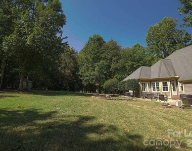 107 Sunset Bay Drive - Photo Thumbnail 16