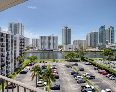 800 Parkview Drive - Photo Thumbnail 21