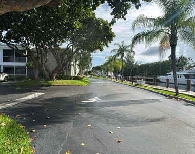 6249 Bay Club Drive - Photo Thumbnail 18