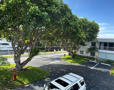 6249 Bay Club Drive - Photo Thumbnail 17