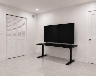 6249 Bay Club Drive - Photo Thumbnail 6