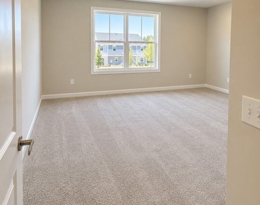 1516 39th Avenue Loop Ne - Photo Thumbnail 16