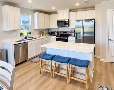 1516 39th Avenue Loop Ne - Photo Thumbnail 4