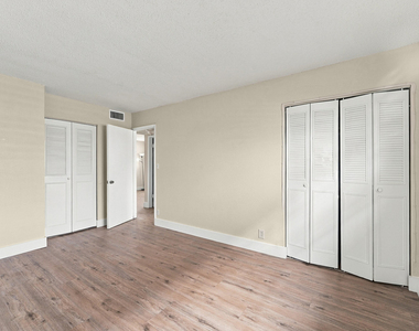 241 Se 9th Avenue - Photo Thumbnail 14