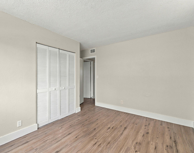 241 Se 9th Avenue - Photo Thumbnail 11