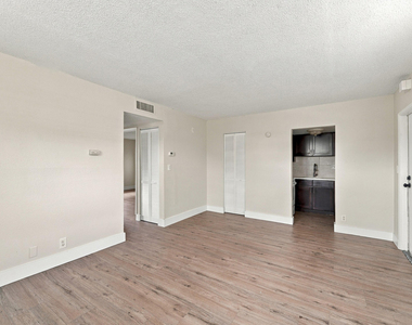 241 Se 9th Avenue - Photo Thumbnail 3