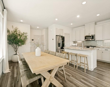 237 Mcconathy Way - Photo Thumbnail 7