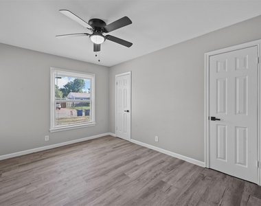 3677 Rockdale Drive - Photo Thumbnail 12