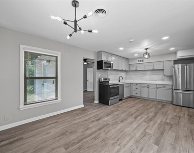 3677 Rockdale Drive - Photo Thumbnail 4