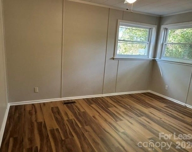 30 20th Avenue Nw - Photo Thumbnail 13