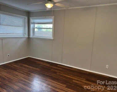 30 20th Avenue Nw - Photo Thumbnail 7