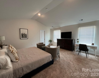 557 Belcaro Drive - Photo Thumbnail 12