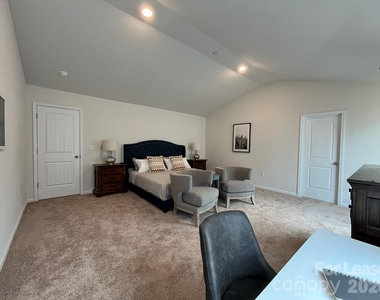557 Belcaro Drive - Photo Thumbnail 13