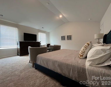 557 Belcaro Drive - Photo Thumbnail 16