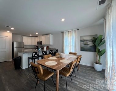 557 Belcaro Drive - Photo Thumbnail 10