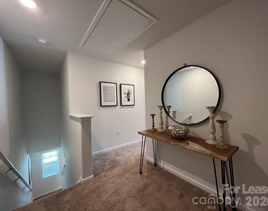 557 Belcaro Drive - Photo Thumbnail 11