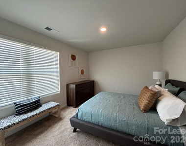 557 Belcaro Drive - Photo Thumbnail 21