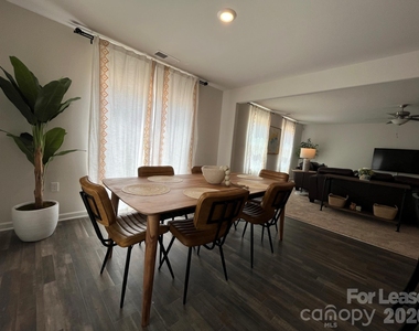 557 Belcaro Drive - Photo Thumbnail 9