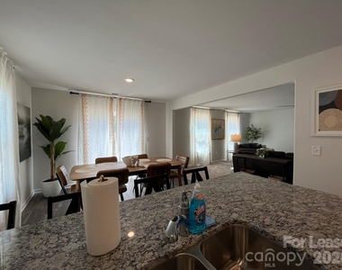 557 Belcaro Drive - Photo Thumbnail 6