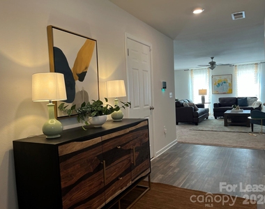 557 Belcaro Drive - Photo Thumbnail 2