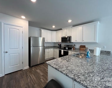 557 Belcaro Drive - Photo Thumbnail 7