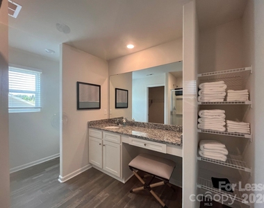 557 Belcaro Drive - Photo Thumbnail 17