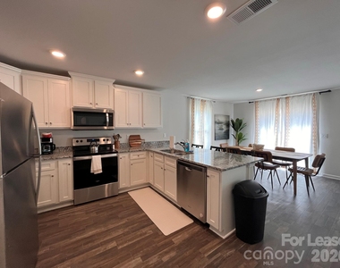 557 Belcaro Drive - Photo Thumbnail 5