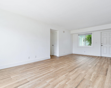 401 Southwind Drive - Photo Thumbnail 2