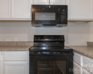 9 Red Oak Drive - Photo Thumbnail 5