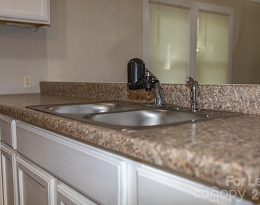 9 Red Oak Drive - Photo Thumbnail 4