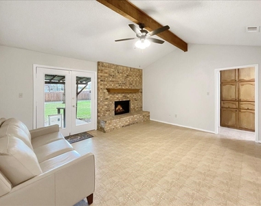 841 S Atkerson Lane - Photo Thumbnail 6