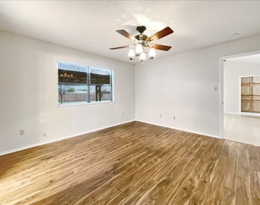 841 S Atkerson Lane - Photo Thumbnail 17