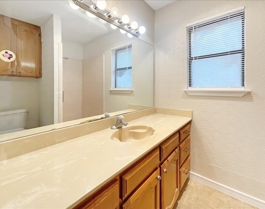 841 S Atkerson Lane - Photo Thumbnail 14