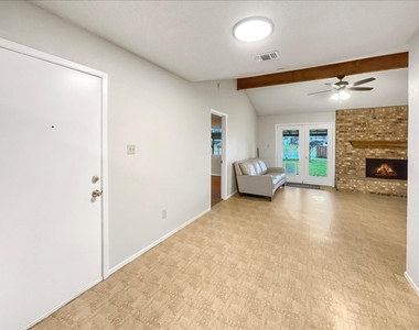 841 S Atkerson Lane - Photo Thumbnail 8