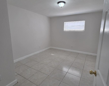 2127 Nw 7th Street - Photo Thumbnail 5