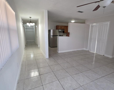 2127 Nw 7th Street - Photo Thumbnail 2