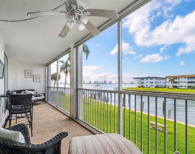 100 Paradise Harbour Boulevard - Photo Thumbnail 15