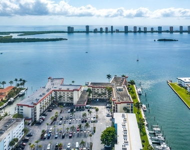 100 Paradise Harbour Boulevard - Photo Thumbnail 25