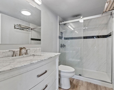 100 Paradise Harbour Boulevard - Photo Thumbnail 10