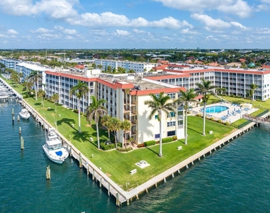 100 Paradise Harbour Boulevard - Photo Thumbnail 27