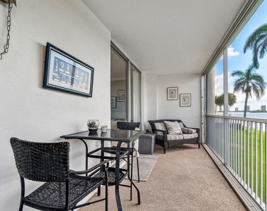 100 Paradise Harbour Boulevard - Photo Thumbnail 16