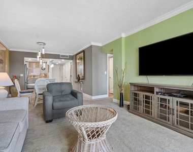 100 Paradise Harbour Boulevard - Photo Thumbnail 9