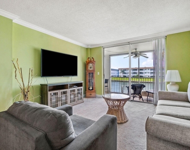 100 Paradise Harbour Boulevard - Photo Thumbnail 7