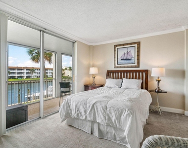 100 Paradise Harbour Boulevard - Photo Thumbnail 12