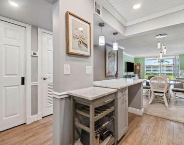 100 Paradise Harbour Boulevard - Photo Thumbnail 1