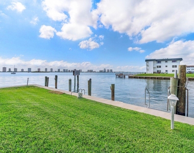 100 Paradise Harbour Boulevard - Photo Thumbnail 19