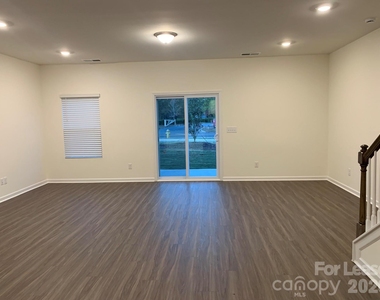 6049 Rizer Drive - Photo Thumbnail 10